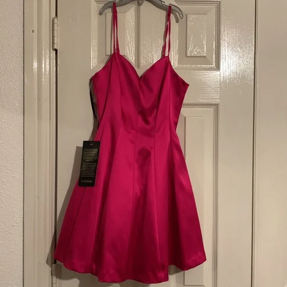 New bebe dress - Picture 2 of 5